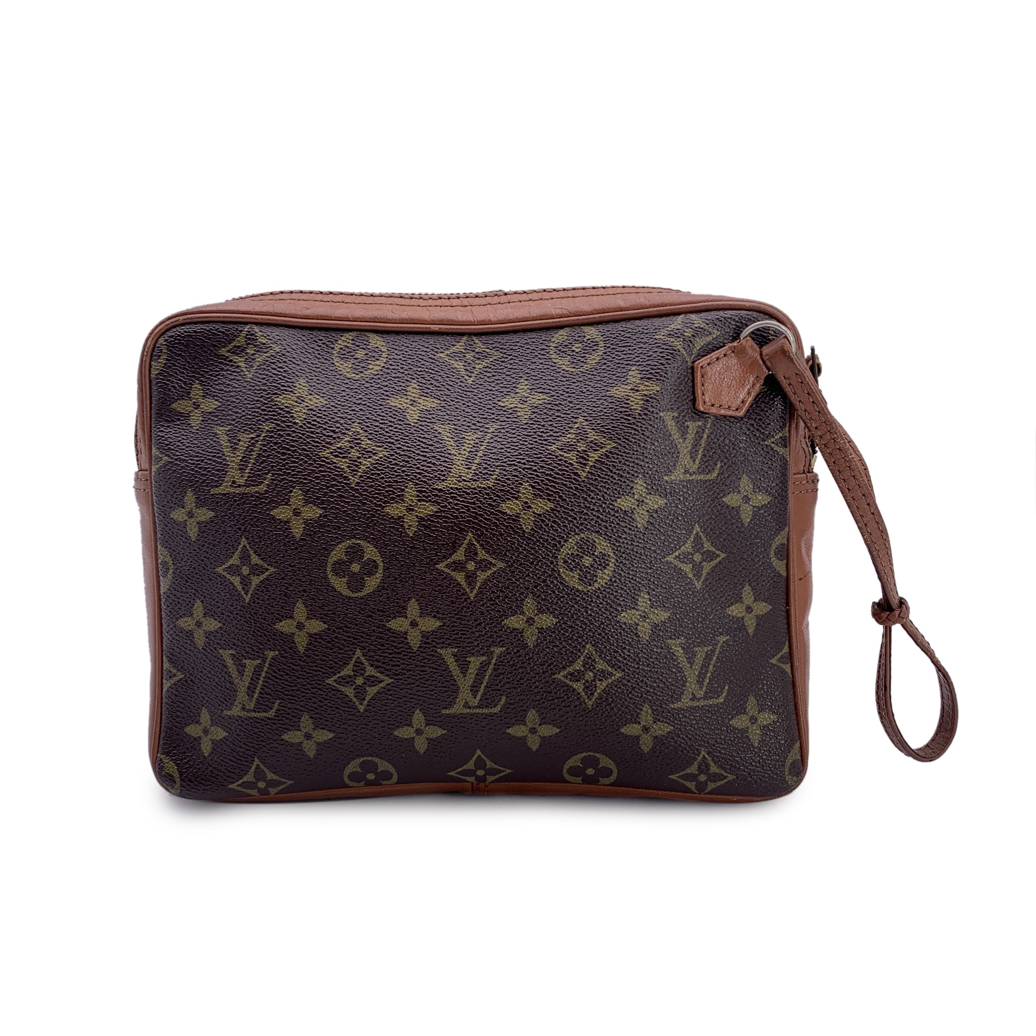 LOUIS VUITTON Clutches