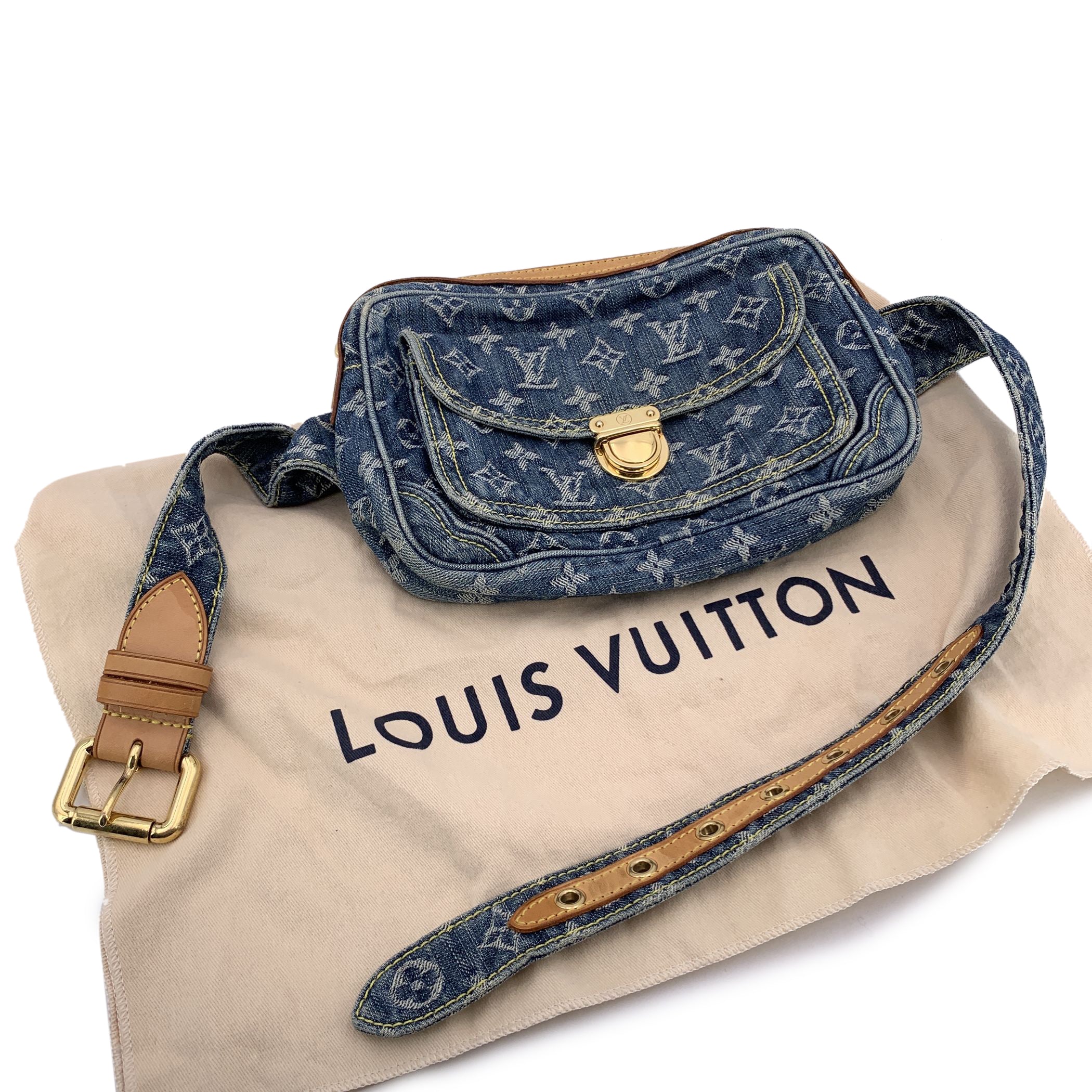 LOUIS VUITTON Shoulder Bags Bum Bag / Sac Ceinture