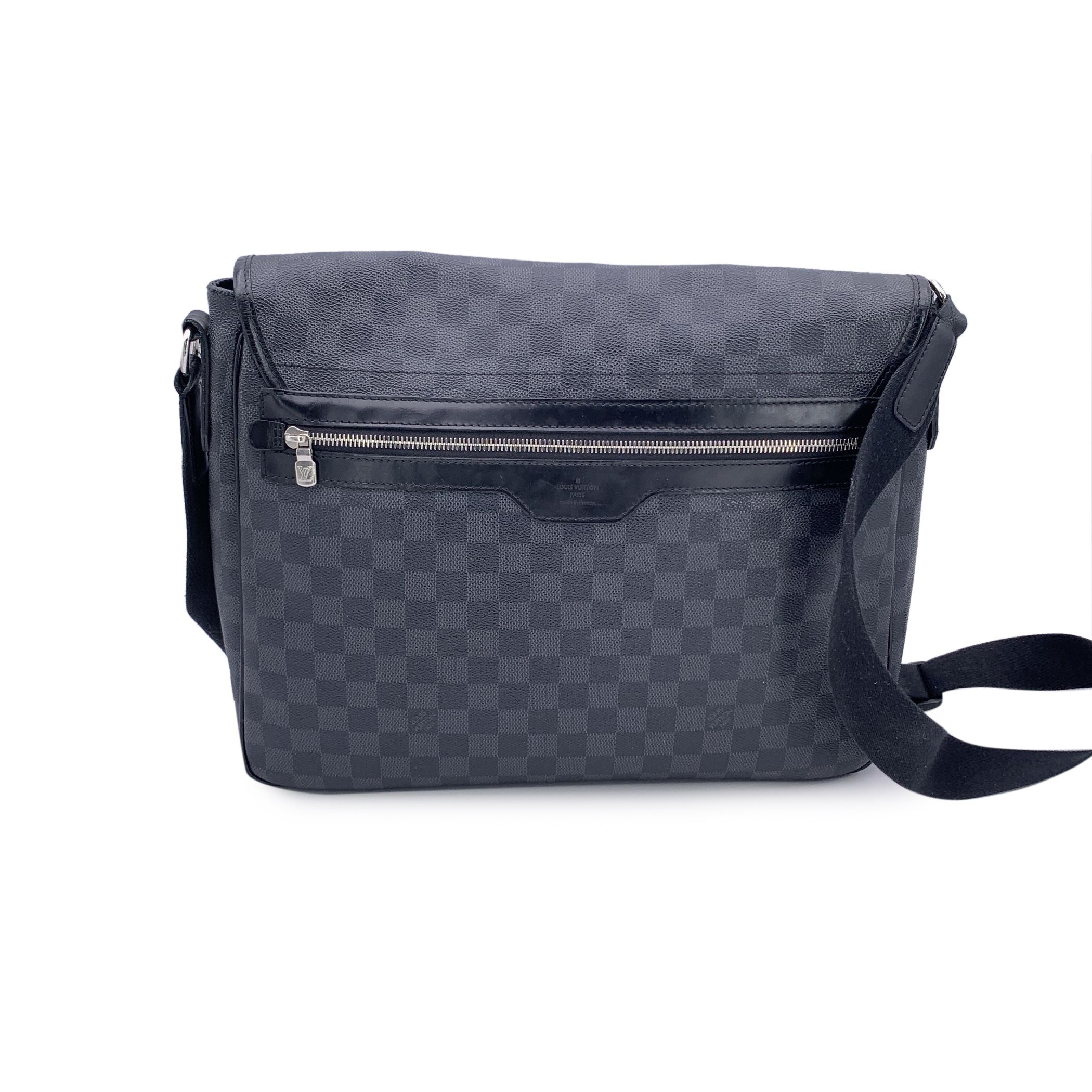 LOUIS VUITTON Crossbody Bags