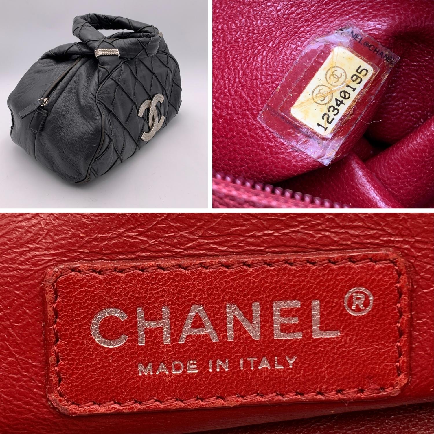 CHANEL !! Authentic Vintage Bowling Bag w/quilting and gold CC