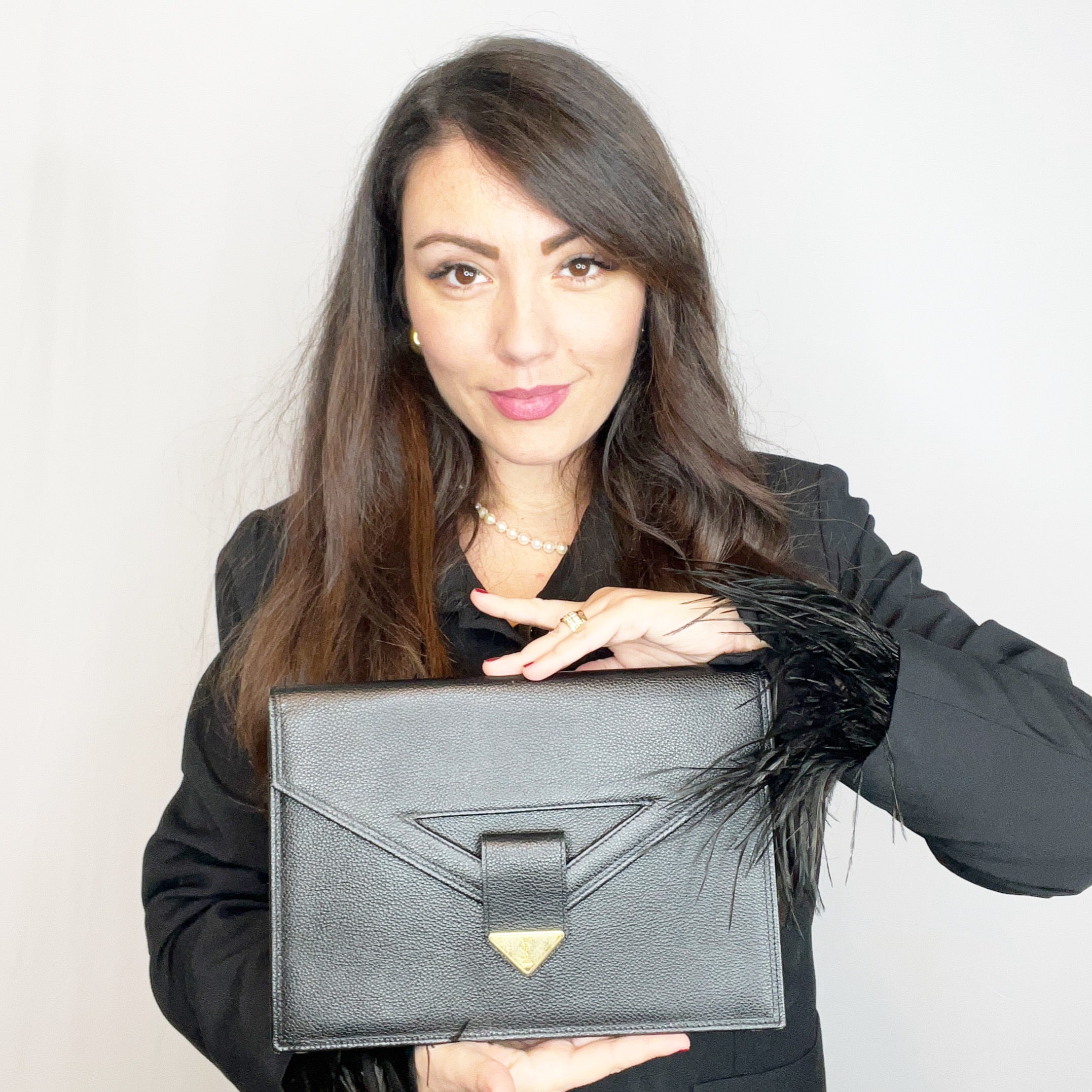 Borsa a mano con patta in pelle nera vintage Yves Saint Laurent