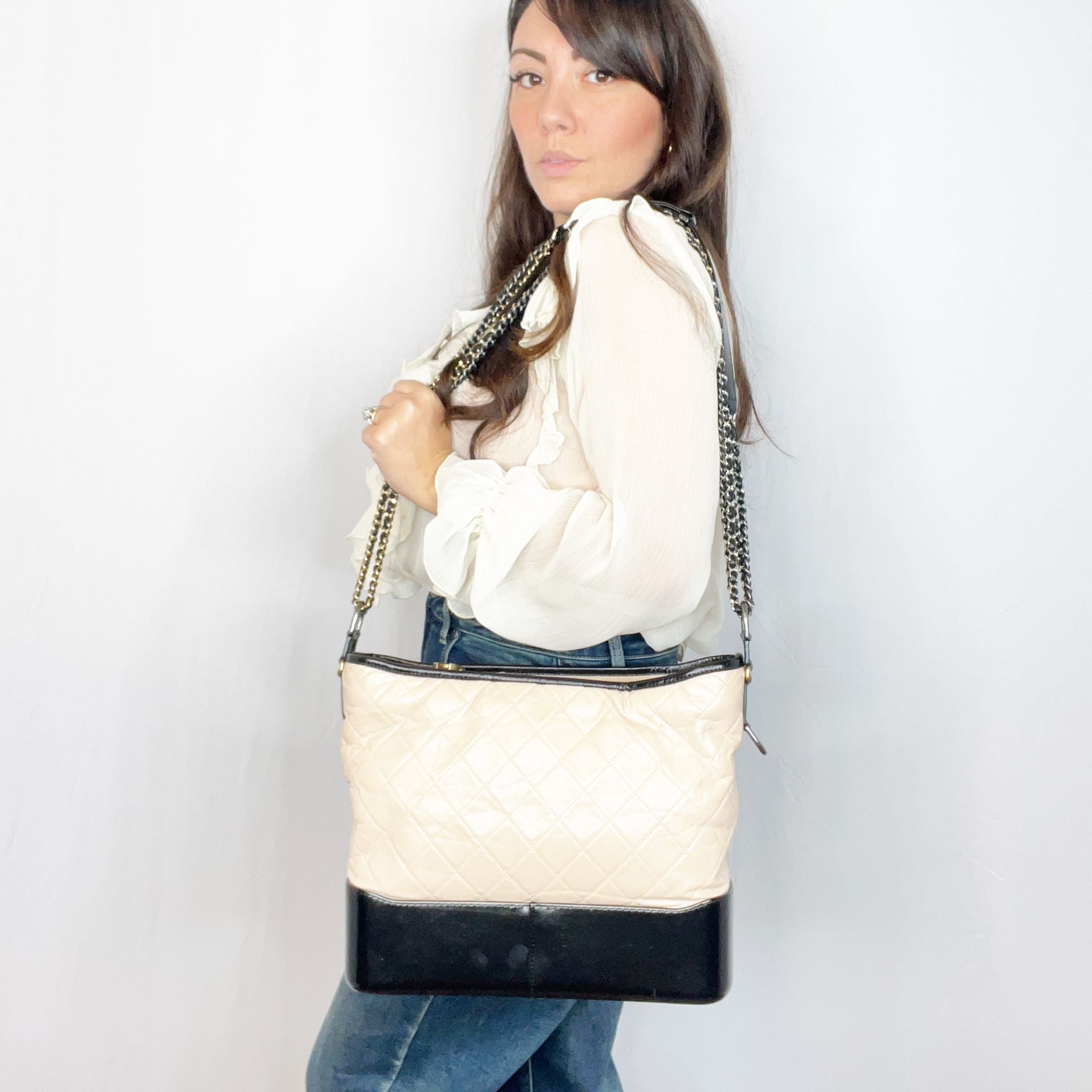 Borsa a tracolla grande Gabrielle in pelle trapuntata beige nera Chanel