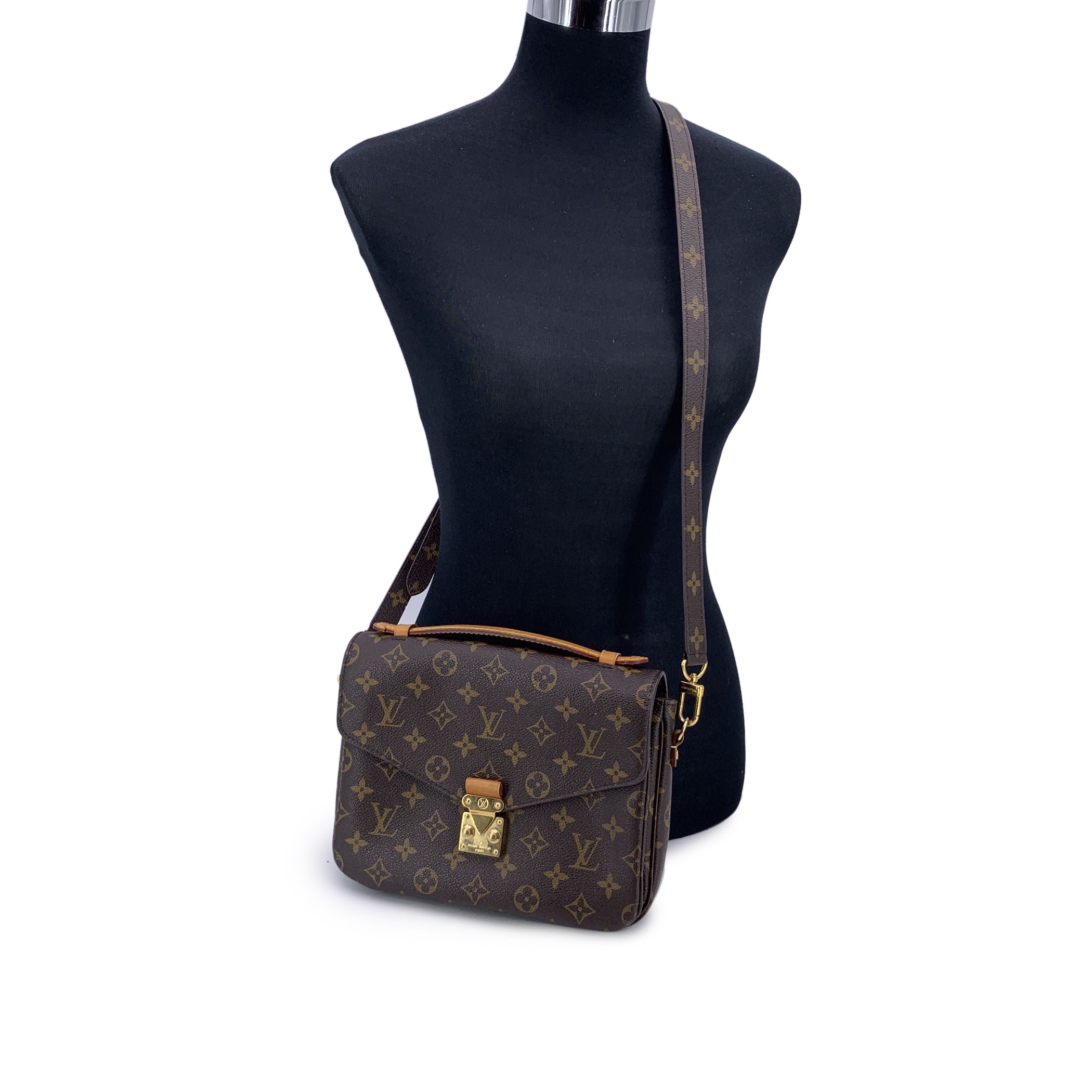 LOUIS VUITTON Crossbody Bags Metis