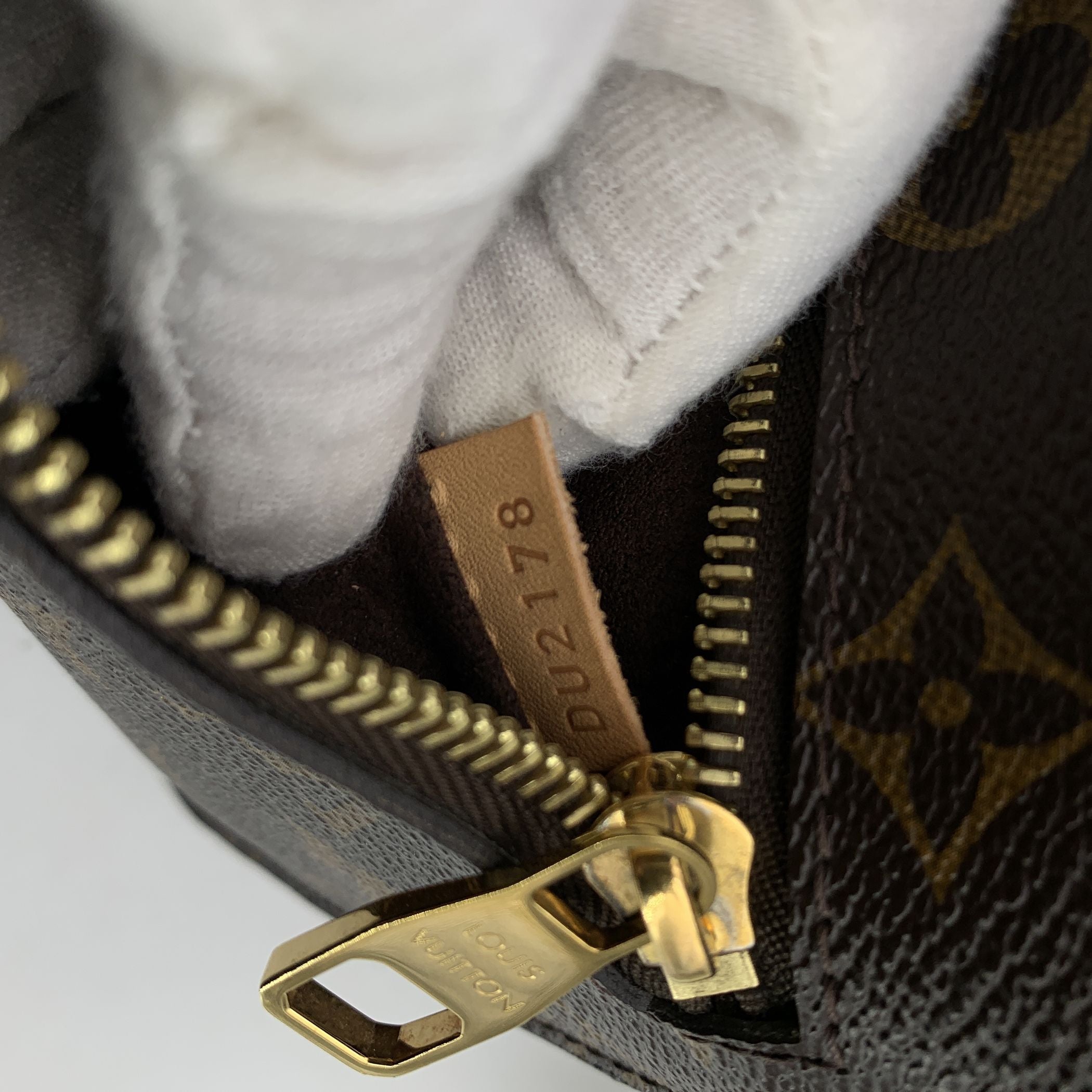 LOUIS VUITTON Crossbody Bags Metis