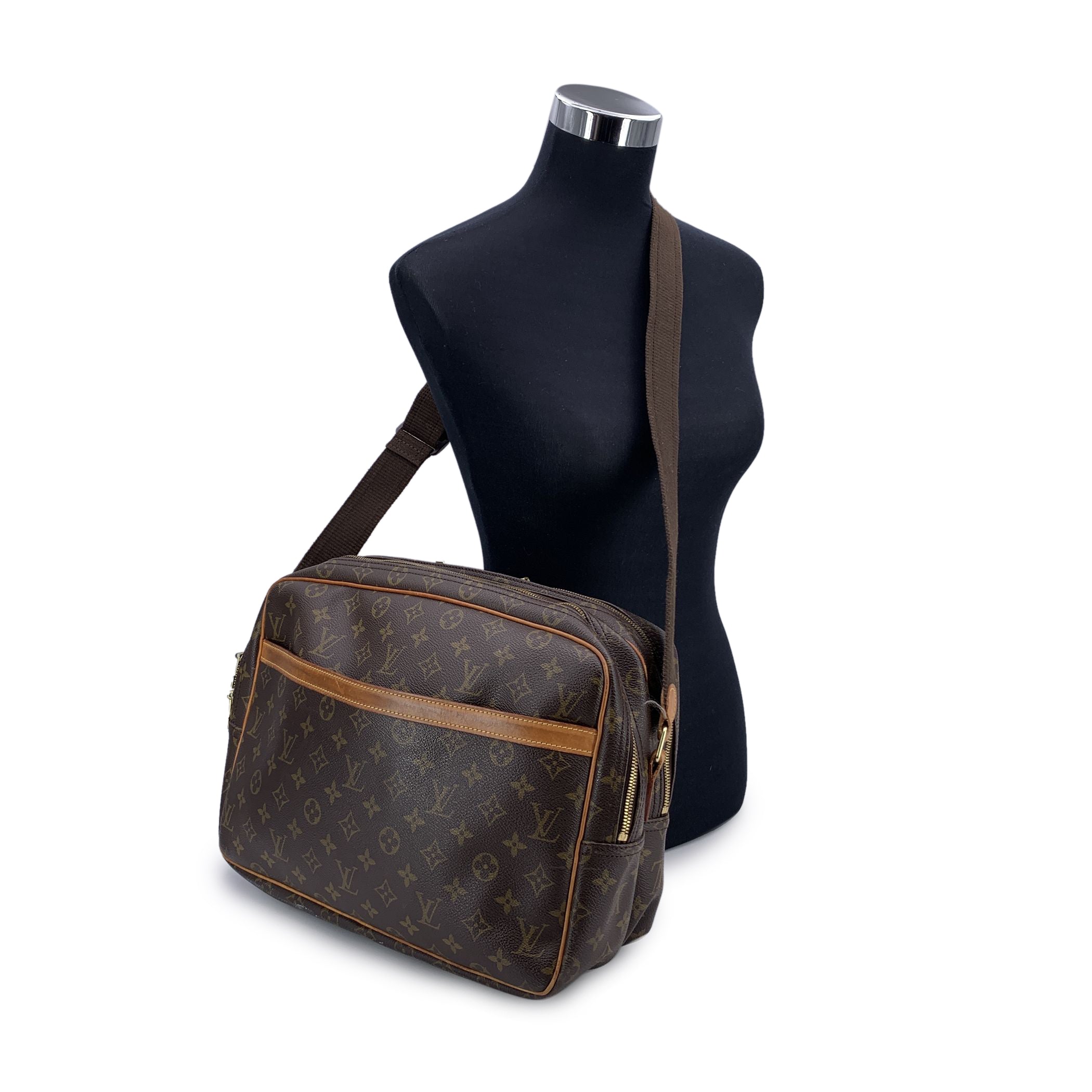 LOUIS VUITTON Crossbody Bags Reporter