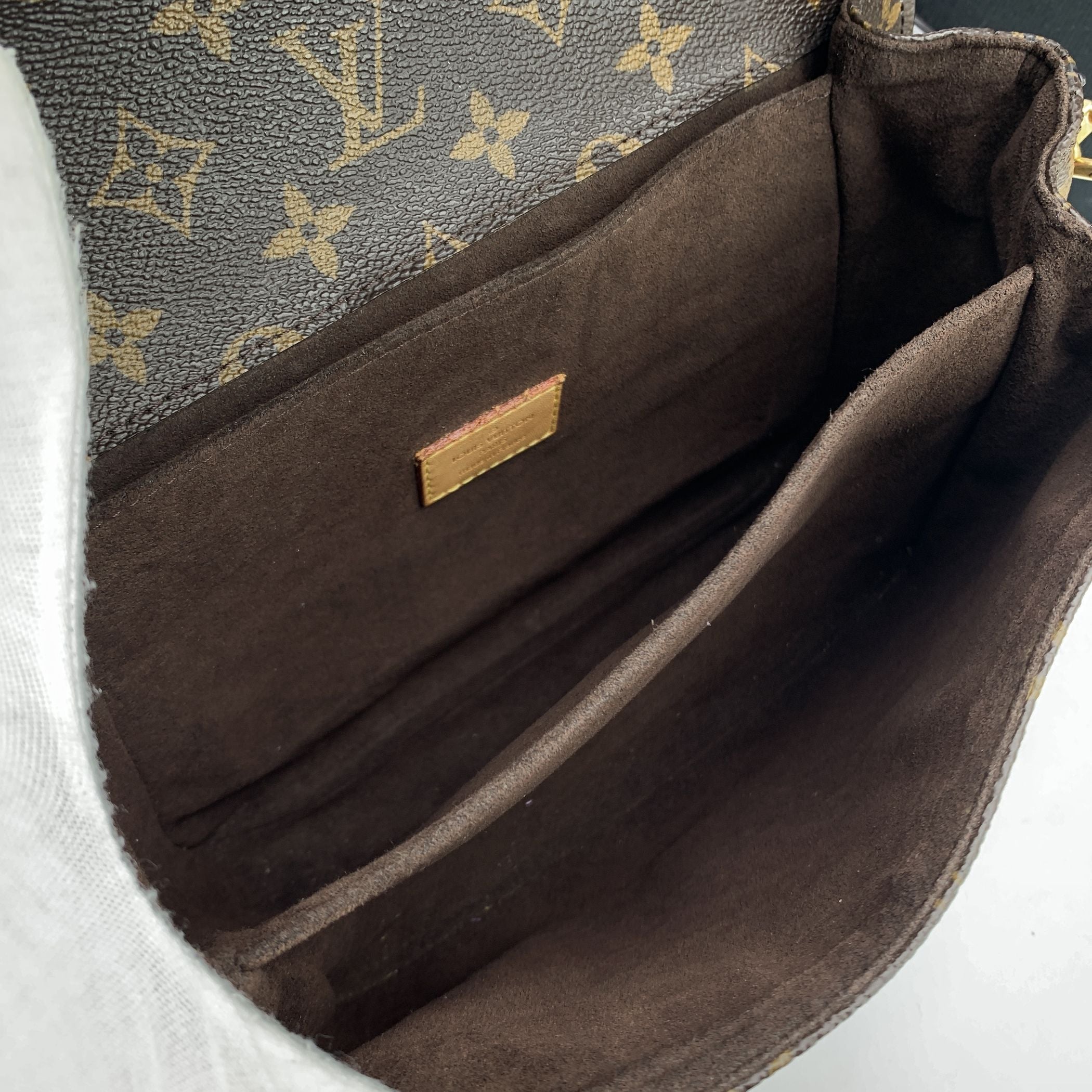 LOUIS VUITTON Crossbody Bags Metis